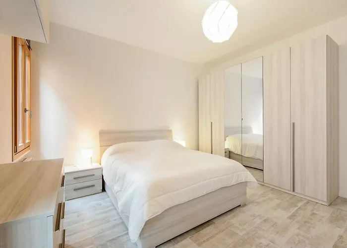 Guesthost - Santa Croce Wonderful Венеция